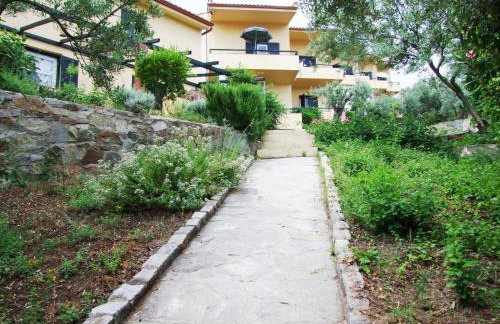 The Yellow Houses - Photo 18