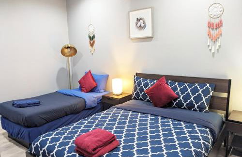 Lucky Charm 4 Bedroom Mid-City Apartment - Photo 3