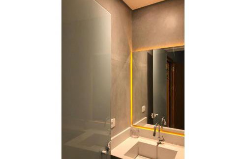 Casa d'Aroeira Residencial Boutique - Centro de Juqueí - Perto de Tudo - 2 quadras do Mar - Serviço de Praia - Roupa de Cama 600 fios algodão Egípcio - Tudo Novo - Estacionamento Interno - Cozinha - Consulte unidades com Ofurô Hidro e Cromoterapia - Foto 48