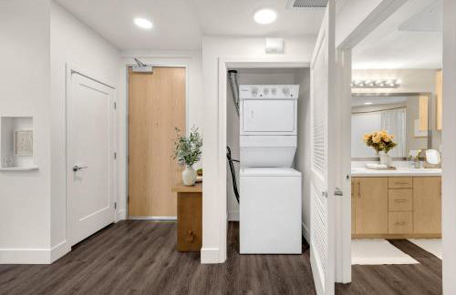 Luxury 1BR Newport Beach Condo with Pool and Gym - Foto 13