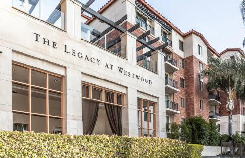 Stylish 2 Bed 2.5 Bath Condo Near Beverly Hills. - Photo 2