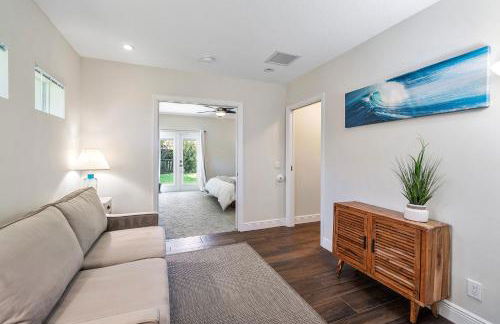 Across from Beach - Renovated Coastal Home, Gourmet Kitchen & Jetted Tub - by Maven Vacation Rentals - Foto 22