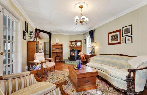 Timeless Pineview Cottage Hot Tub & Pet Friendly - Photo 16