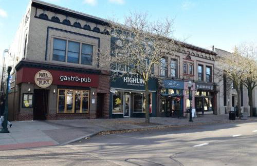 Main Street Retreat Hot Tub Sleeps 8 - Foto 50