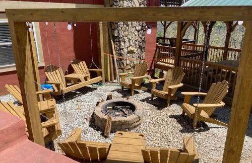 Red Rooster Family Cabin w/Hot Tub+Fire Pit+View - Foto 69