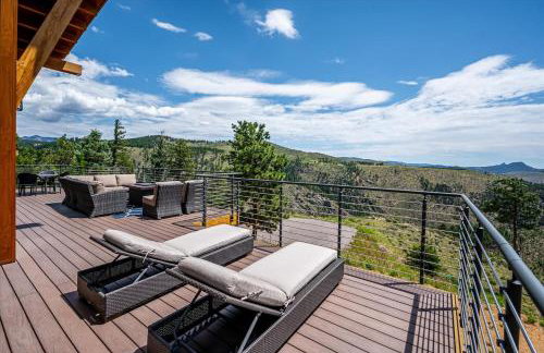 Hot Tub and Scenic Views at The Bailey Lodge - Foto 12