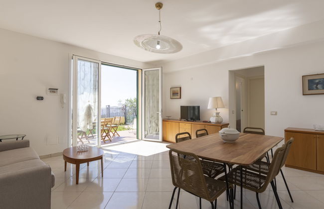 3 bedroom Apartment in San Bartolomeo al Mare with garden - Photo 10