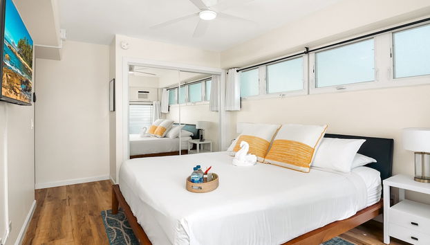 2BR/2BA Condos in Kuhio at Waikiki with Parking! - Foto 2, Habitación