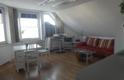 Gäste-und Ferienwohnung Magdeburg Alt-Olvenstedt, zwei Schlafzimmer, Treppenlift, ruhige Lage, Nähe Klinikum und Abfahrten A 2 und A 14 - Foto 4