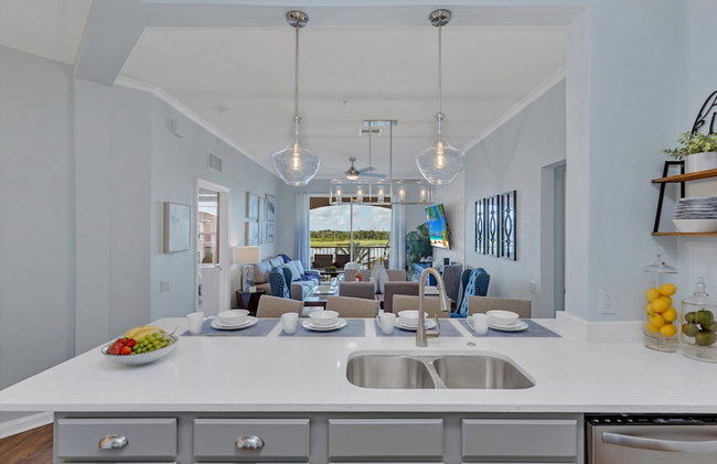 Top floor condo with view of lake, pool and fireworks! Next to Convention Center! - Photo 25