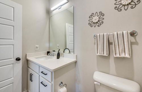 Gorgeous Calabash Condo with Balcony and Pool Access! - Foto 14