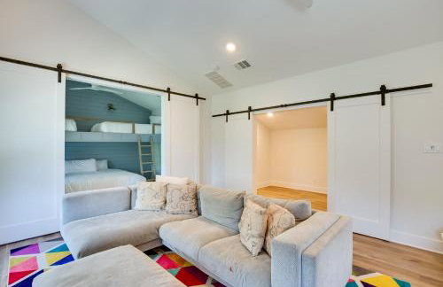 Relax Fireside! Waterfront Malakoff Home with Pool - Foto 26