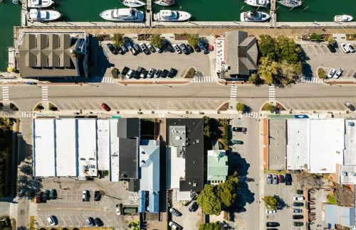 Why Knot Getaway…Rooftop with WaterView! Unit F - Foto 33