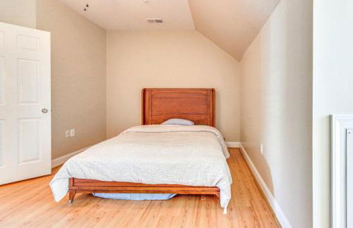 Modern 3BR Townhome | 3 Mi to Dulles and Reston TC - Foto 13