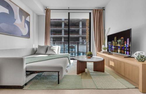 Modern Chic 1BR Downtown with Rooftop Pool & Views - Foto 15