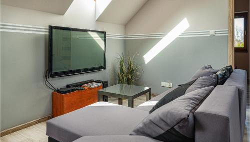 2 Bedroom Amazing Home In Ploskinia - Foto 5