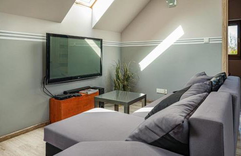 2 Bedroom Amazing Home In Ploskinia - Foto 5