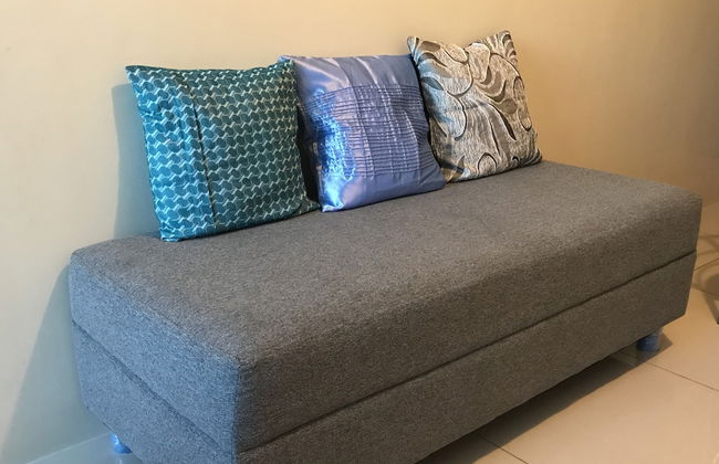 Condo Unit With Balcony in Manila - Photo 16