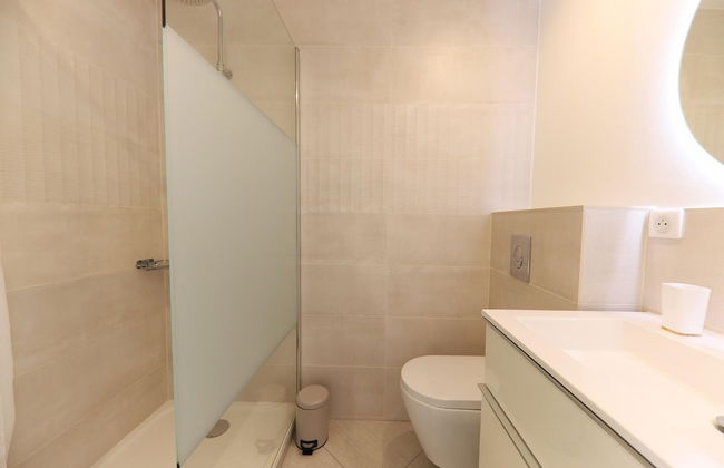 Superb Vacation Home With Pontoon - Photo 21