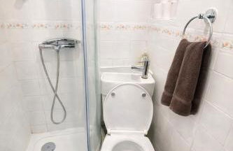 Xtra Large 4 Bedroom House with Heating Sleeps 14 Near Station and ExCeL - Foto 18