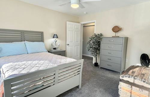 5BR Waterfront Hot Tub Kids Playscape Pets Family Compound! - Foto 39