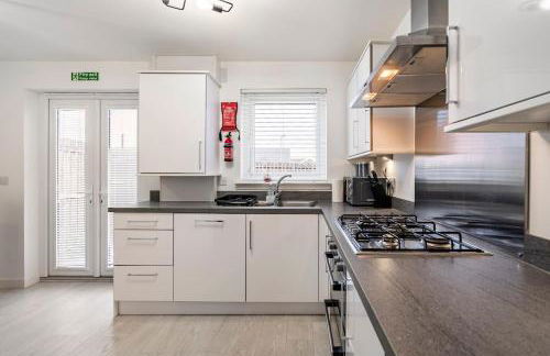 Superb 3 Bed Home Away from Home in Glasgow, just off M8 with free parking - Foto 64