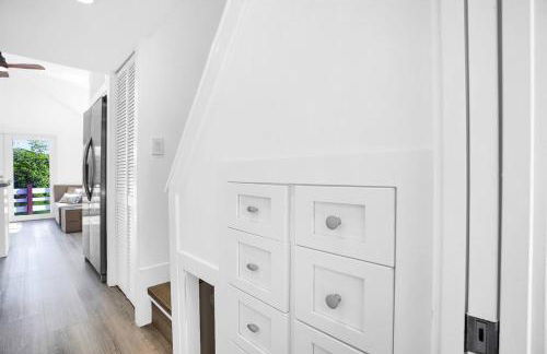 Tiny Home on Waterfront, Bay Views, Deck, Pool - Photo 12