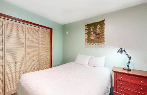 Compton's - Photo 20