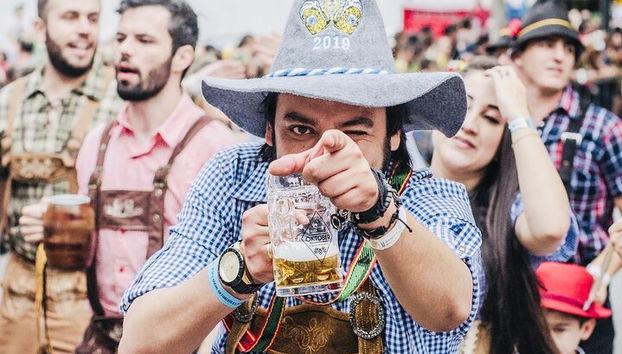 Oktoberfest Tour All in Tischreservierung mit 2 Fahrgeschäften - Foto 3