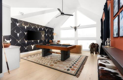 Heated Pool, Game Room, Outdoor Movies, Mins to Downtown, Sleeps 14 - Foto 11