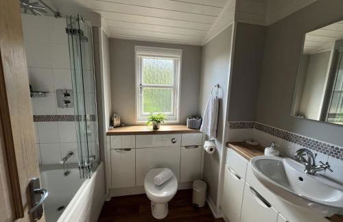 Holly Blue - Cosy wooden lodge Kippford - Photo 28