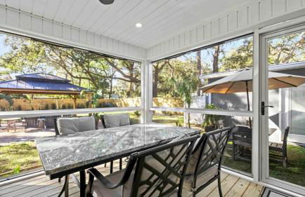 The Surf House: Stylish 2BR Haven - Foto 24