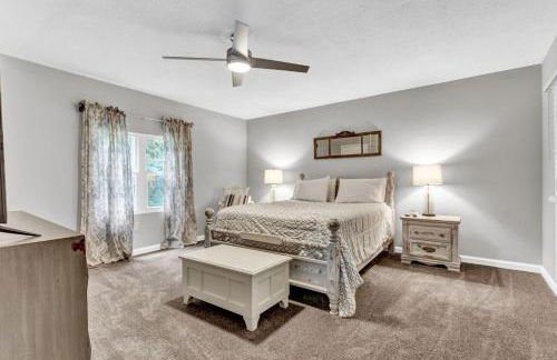 Pet Friendly Group Getaway with Grill and Deck - Foto 18