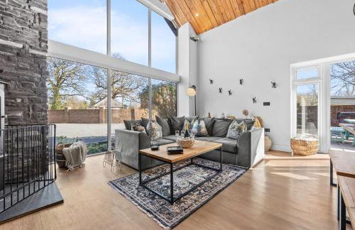 The Oaks Barn - A Countryside Luxury Rural Escape with Hot tub & Fire Pit! Tranquil Group Retreat - Sleeps 8, Pet Friendly & Off road Parking - By Blue Puffin Stays - Photo 27