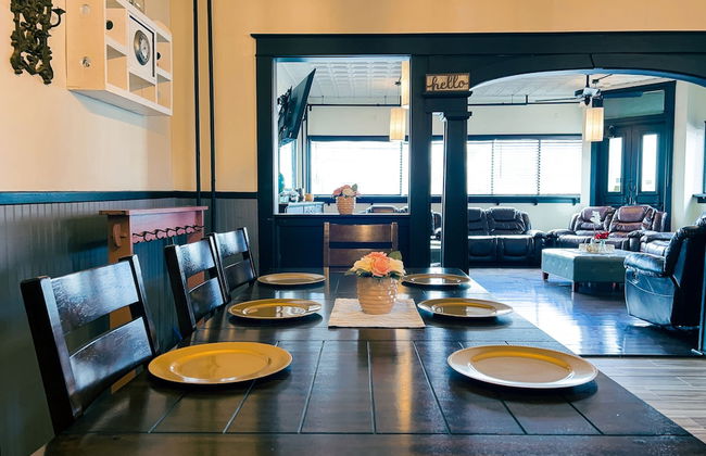 The Pub with Private Yard & Parking, Near the Falls & Casino by Niagara Hospitality - Foto 21