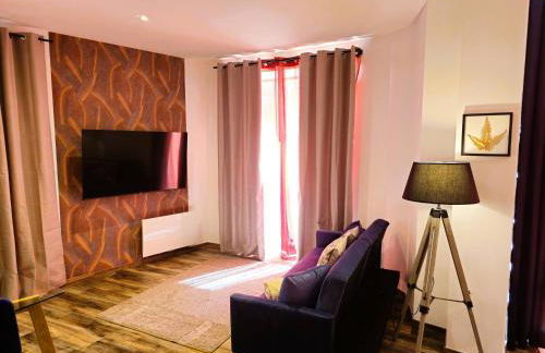 Mitrons - Apt B - Photo 6