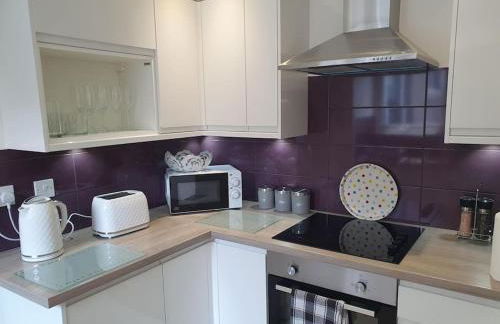 THE ELFIN- Lovely 1 Bedroom - Free Parking - Foto 1