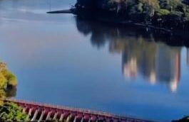 Quarto com cama de casal bem aconchegante - Foto 16