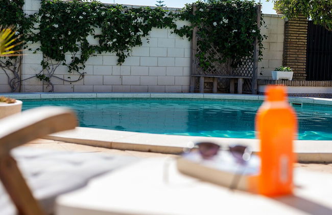 Detached Villa With a Large Private Swimming Pool - Foto 26