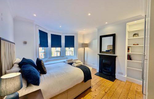 Stunning 4 Bedroom House in Old Windsor Perfect for Families & Groups - Foto 2