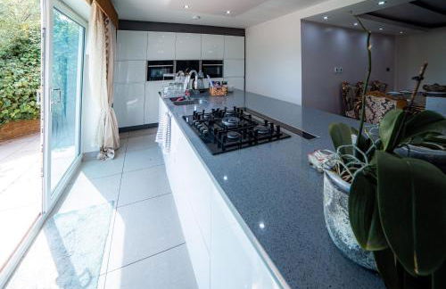 Family & Contractors 3 BR Bungalow Cot Garden Netflix Coffee Station - Foto 17