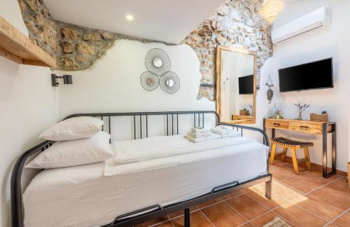 Villa Cocoon - Vacation Home with Heated Pool & Garden - Foto 43