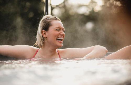 Cleeves Cabins, Ailsa Luxury Lodge With hot tub - Photo 5