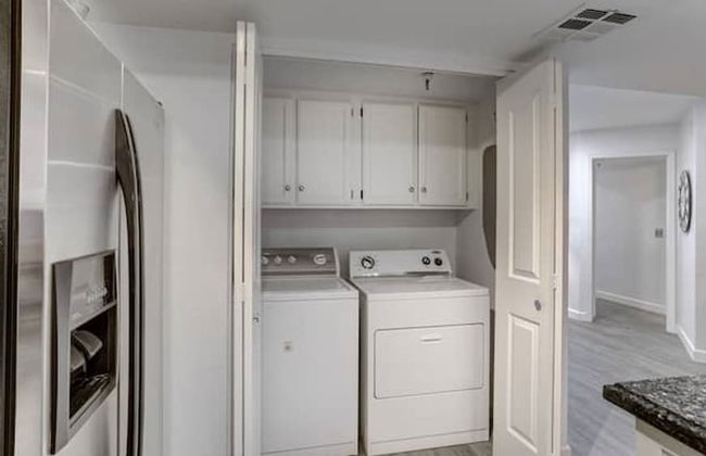 Executive 2 Bdrm Condo in the Heart of Biltmore! - Foto 28