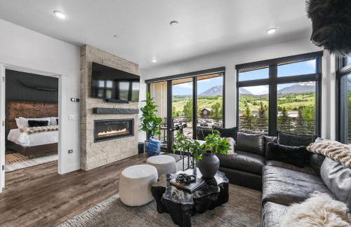 4-Season Modern Mountain Penthouse with Private Hot Tub & Scenic Views - Foto 20