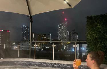 Luxury Penthouse with Private Hot Tub Overlooking Leeds City Centre - Foto 13