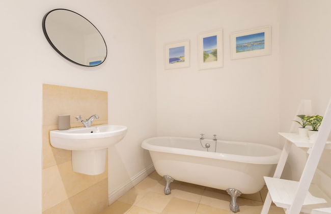 Host Stay Bond End - Photo 12