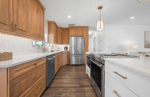 Bayside Hideaway! Private pool with water view and canal side dock! Available for Summer! - Foto 13