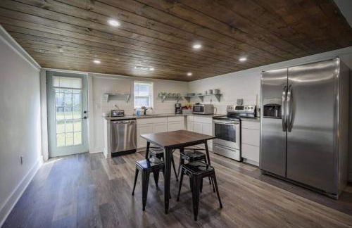 3 Bed 2 Bath Renovated Home Near The Lake - Foto 27