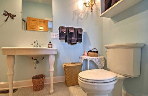 Charming Berger Apt on 42-Acre Farm with Pool Access - Foto 15